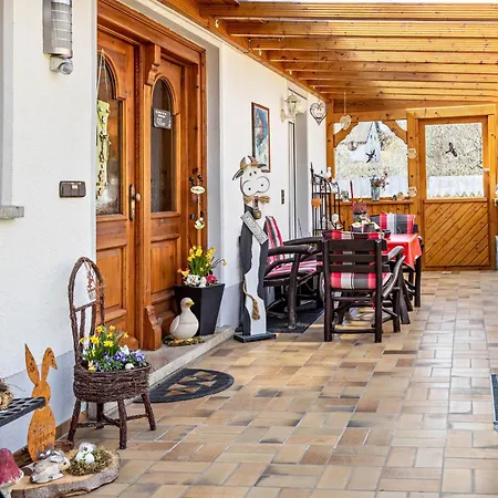 Haus Elfi * Hausen am Tann